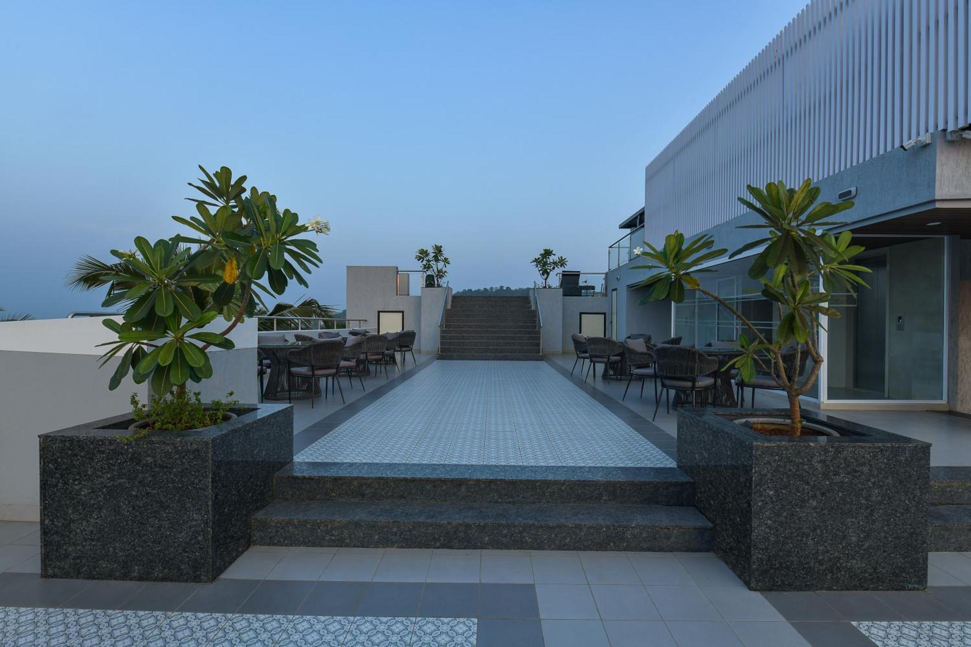 Meritas Auberge Calangute Goa Esterno foto